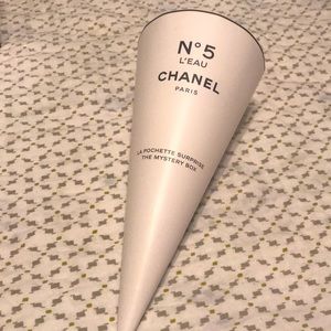 Chanel Factory 5 The Mystery Box No 5 L’Eau